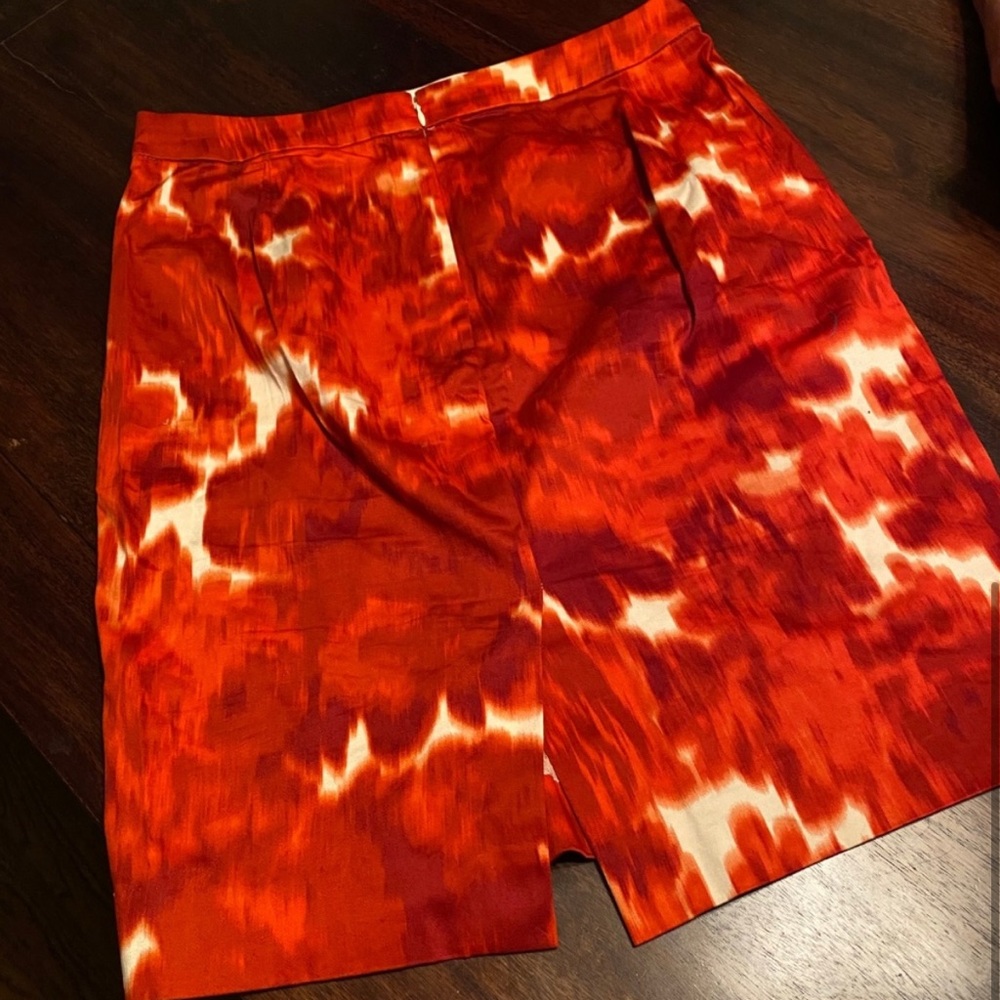J. Crew Factory pencil skirt Red Water Color Skirt. Size 6